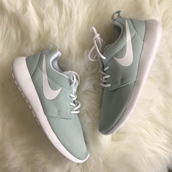 Brand New Nike Roshe One Pale Blue Mint - Picture 6 of 7